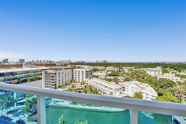 Building Photo - 102 NE 24th St