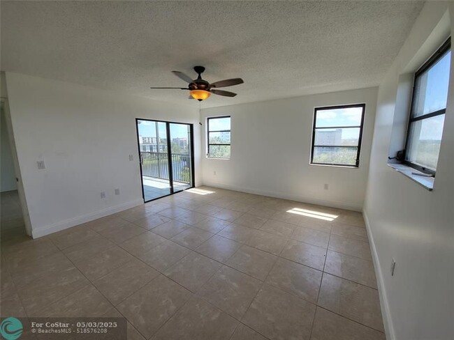 Building Photo - 2240 N Cypress Bend Dr