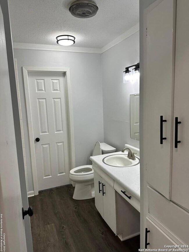 Building Photo - 7211 Westglade Dr