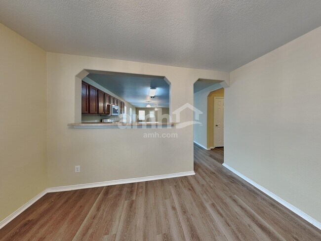 Building Photo - 806 Silverado Way