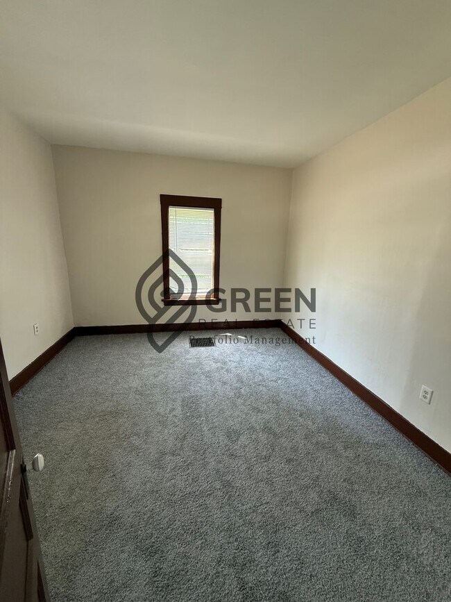 Building Photo - 229 S Sibley Ave
