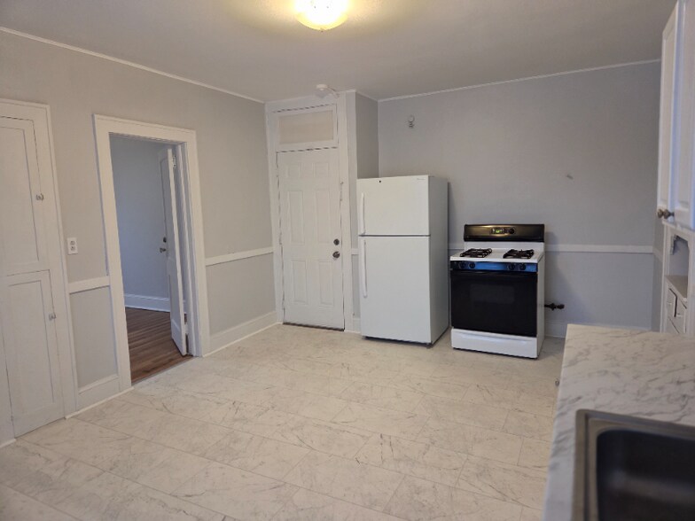 Building Photo - 168-170 Oak St