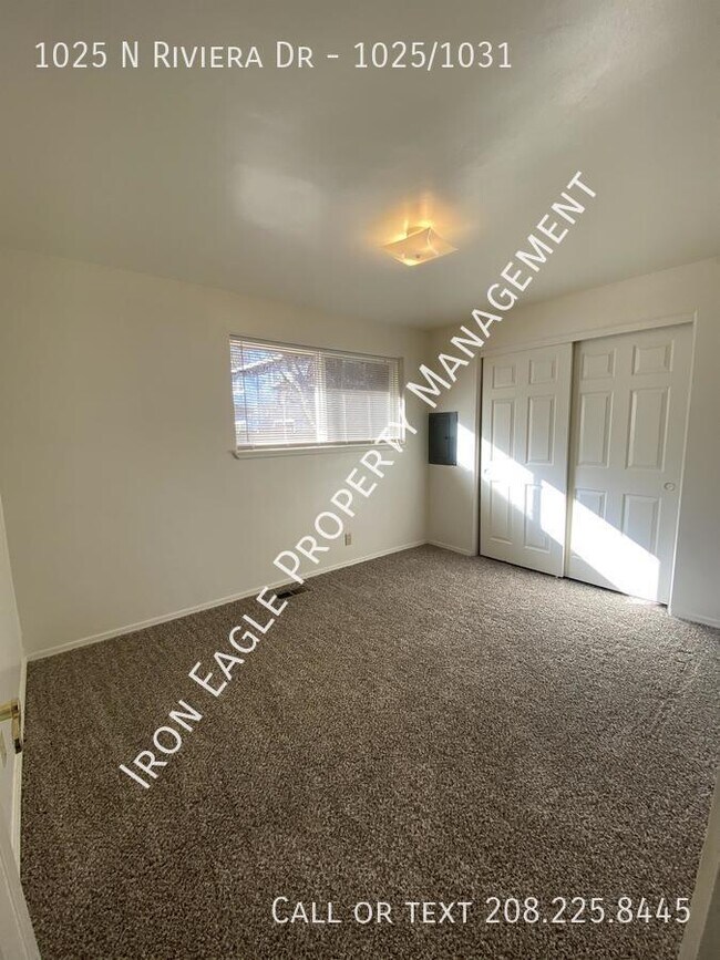 Building Photo - 1025 N Riviera Dr