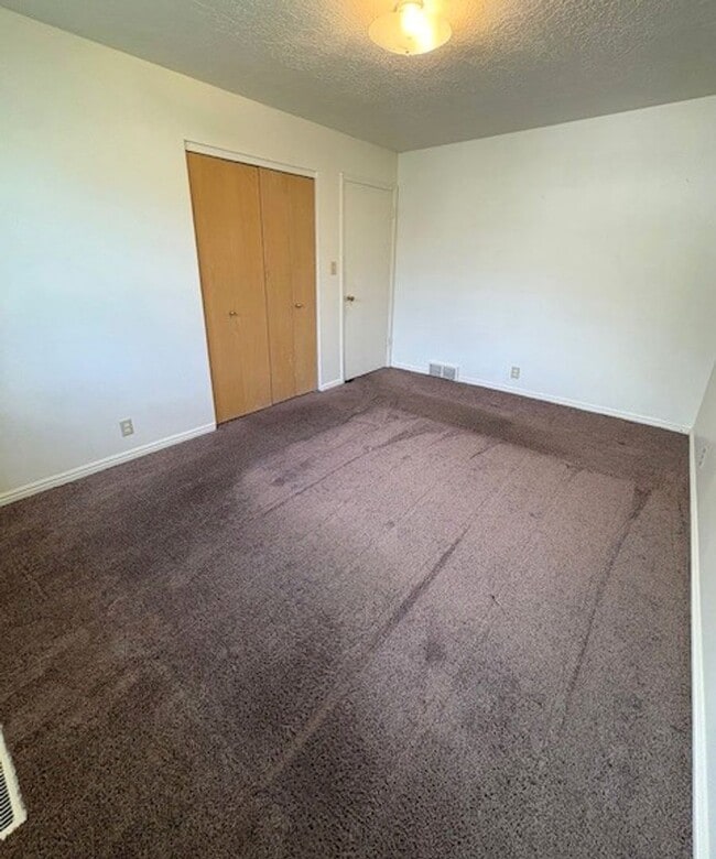 Building Photo - 3 Bedroom / 2 Bath Home in Bountiful!