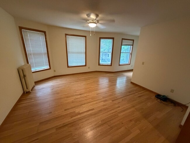 Building Photo - 419 W Doty St