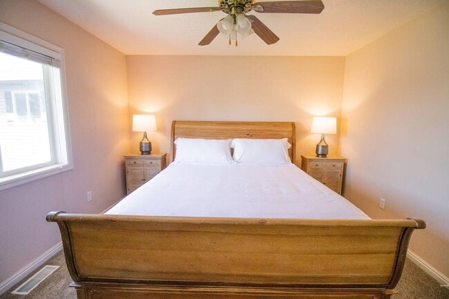 Building Photo - 592 Sunflower Rd