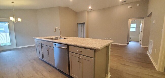 Building Photo - 4-bedroom Home in Villamar **MOVE-IN SPECIAL, 50% OFF 2ND MONTH***