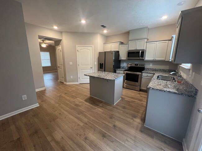 Building Photo - Immediate Occupancy!  2bed 2.5 bath Antioc...