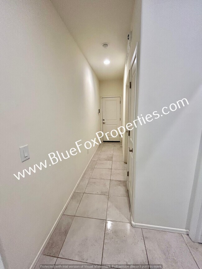 Building Photo - 7702 S Via Casa De Campo