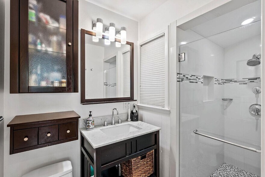 Building Photo - 2658 Sutro Dr