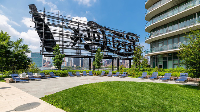 photo of 4610 Center Blvd garden in daytime with Pepsi sign and Manhattan skyline view - 4610 Center Blvd