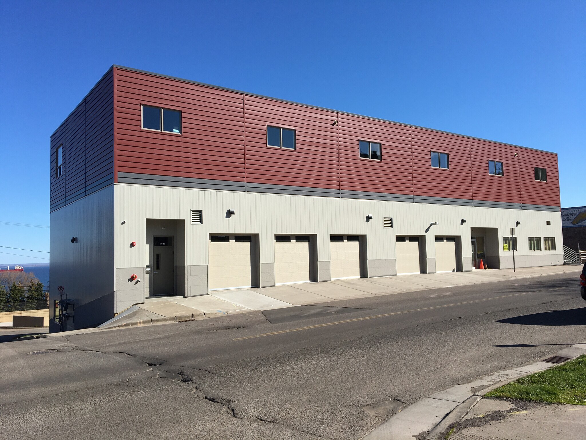 Building Photo - 624 E 1st St