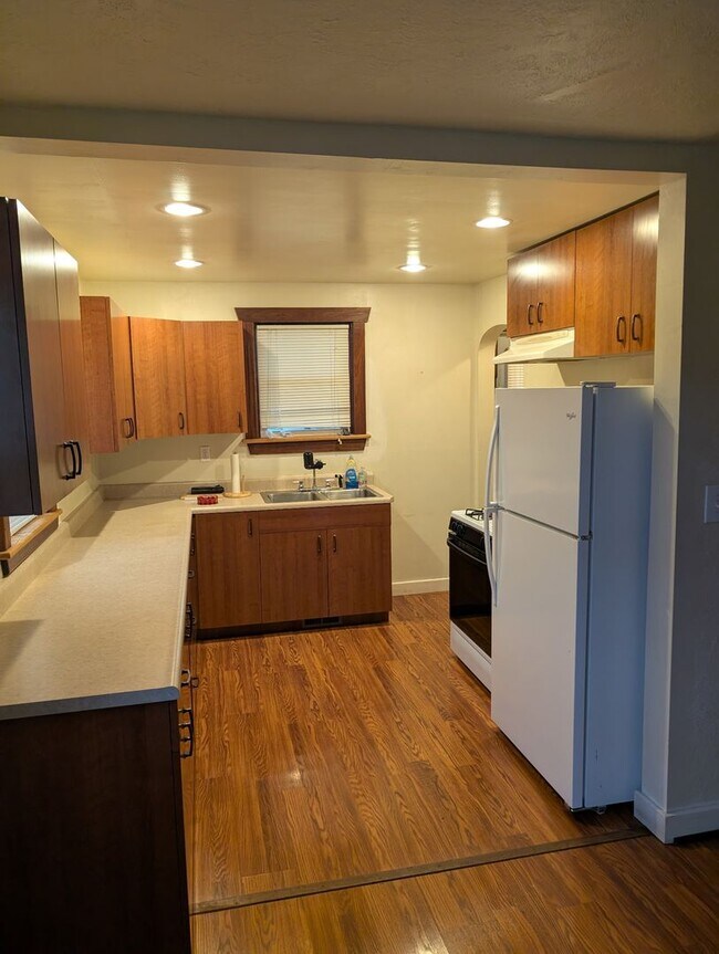 Building Photo - 3 Bd/1 Bath Home for Rent -- Available NOW!