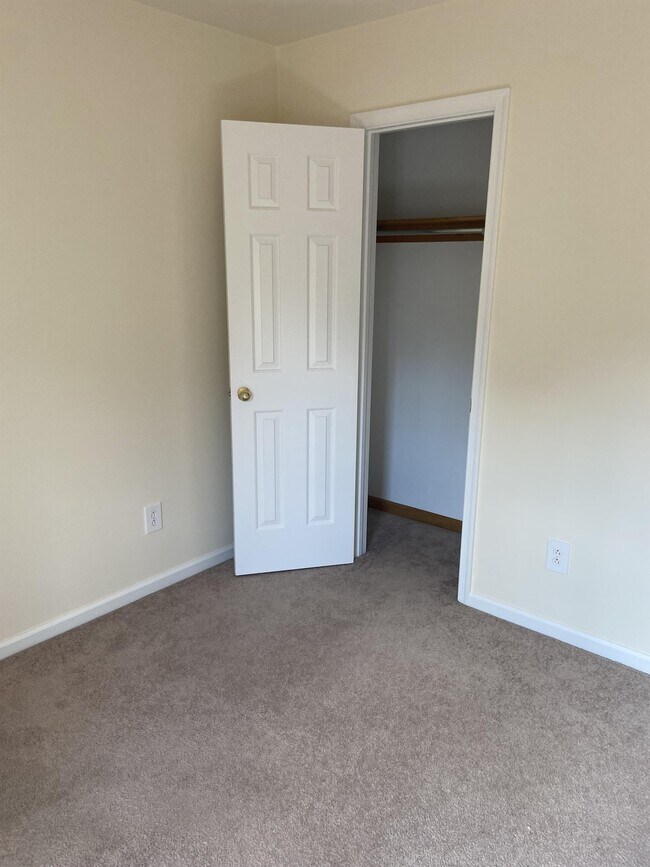 Building Photo - 1020 Colonial Meadows Way