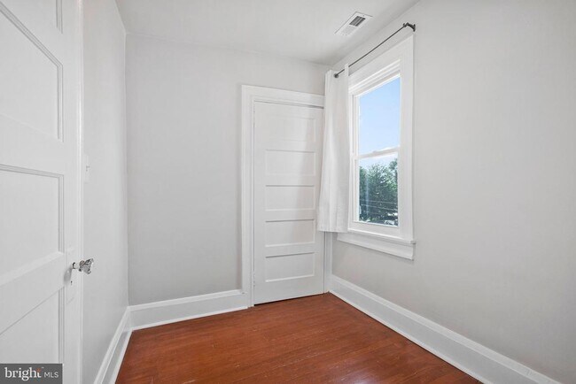 Building Photo - 508 Cording Ave