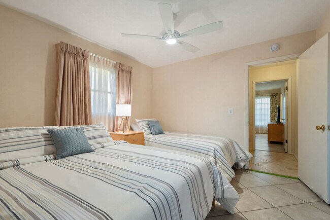 Building Photo - 7423 Dickens Dr