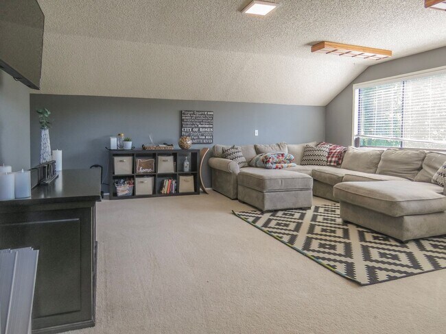 Building Photo - Coming Soon !!! 4 Bedroom Tualatin Home Available - Inquire today !!!