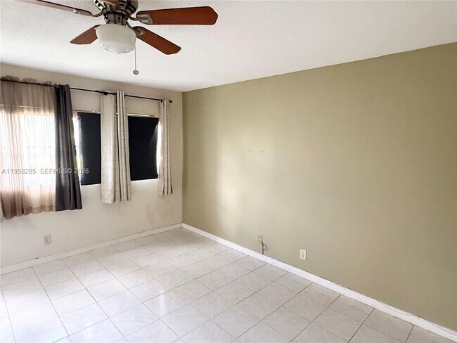 Building Photo - 300 NE 14th Ave