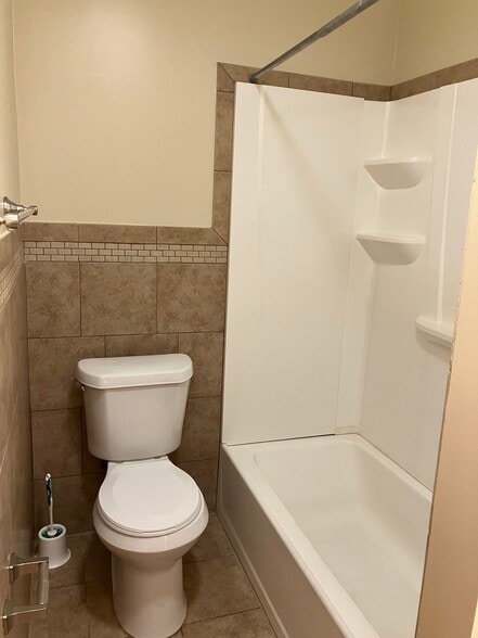 Building Photo - 960 N Pierce Ave