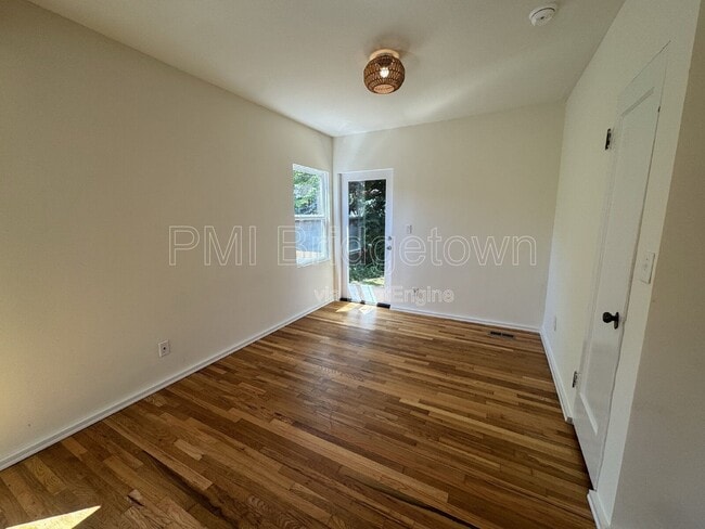 Building Photo - 2315 SE 38th Ave