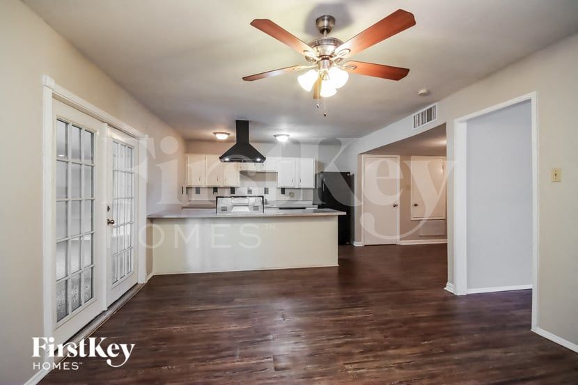 Building Photo - 14658 Meyersville Dr