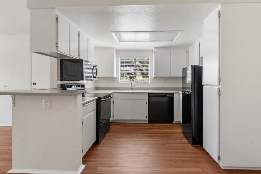 Building Photo - 215 Woodland Pky