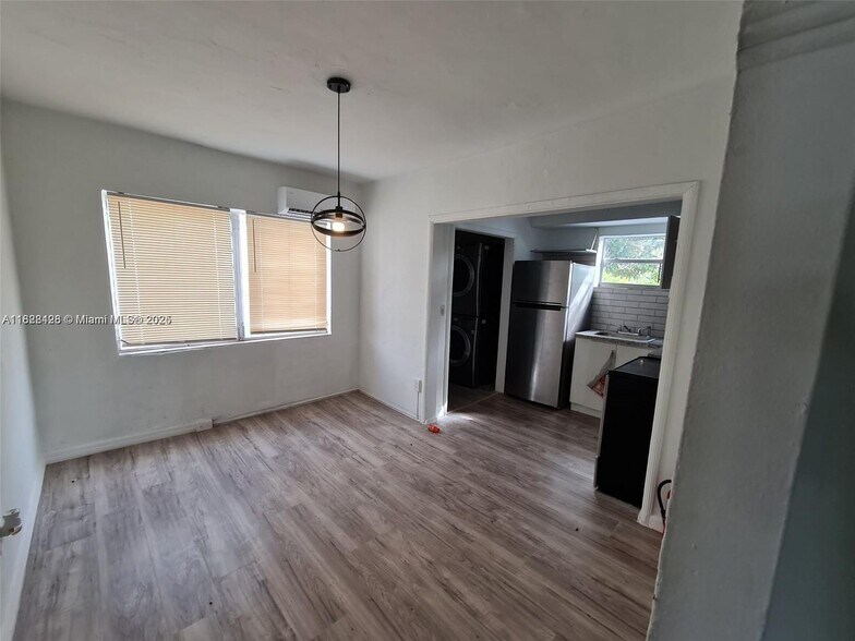Building Photo - 90 NE 68th Ter