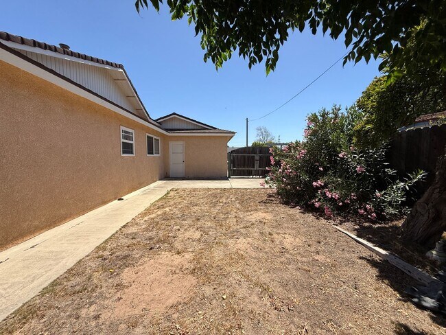 Building Photo - Centrally Located Orcutt Single Story Home