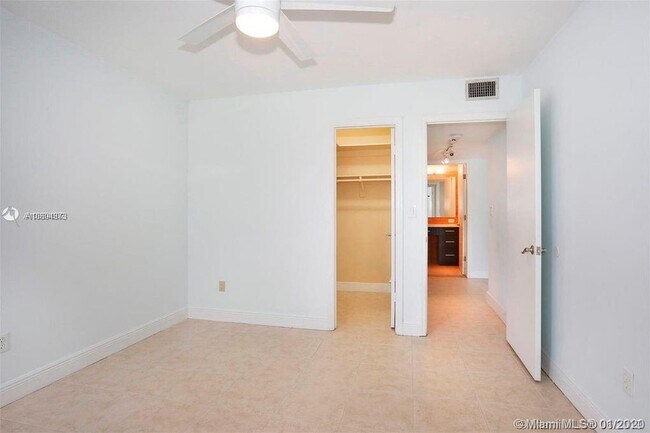 Building Photo - 5838 SW 74th Terrace