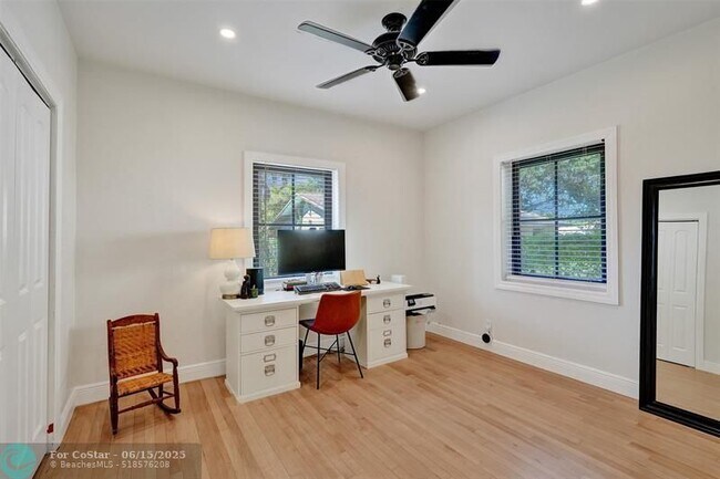 Building Photo - 807 SW 18th St