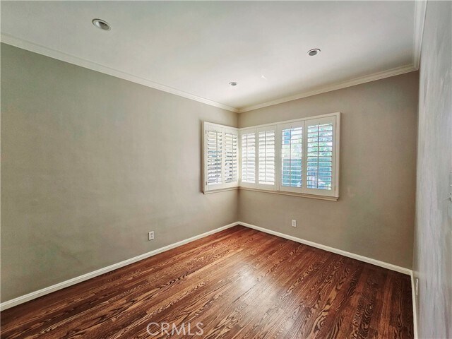 Building Photo - 743 Kerns Ave
