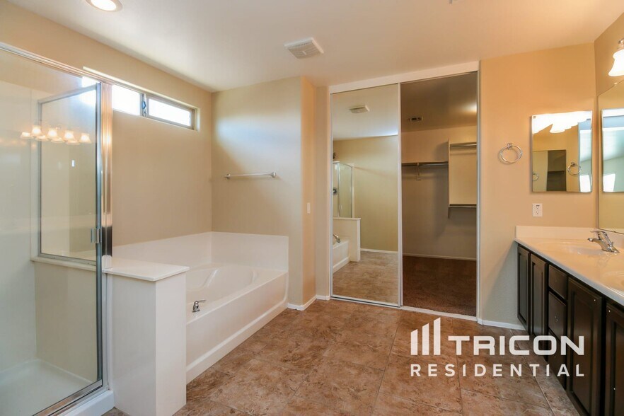 Building Photo - 43009 W Kristal Ln