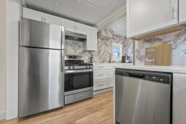 Primary Photo - 1935 Maddy Ln