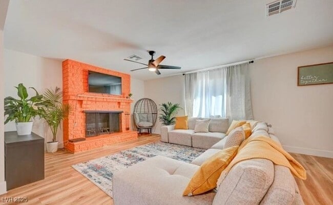 Building Photo - 1821 E Oakey Blvd