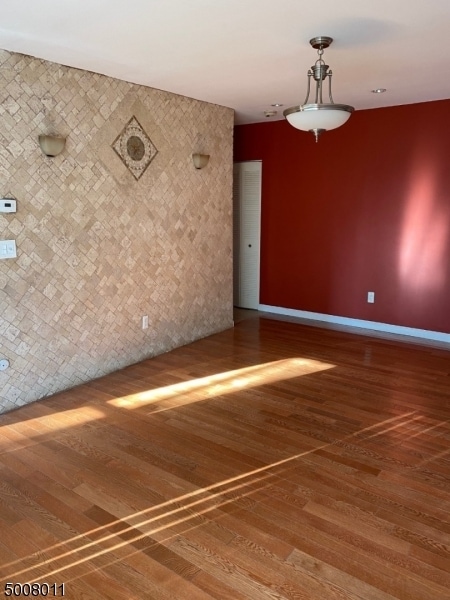 Building Photo - 448 River Rd