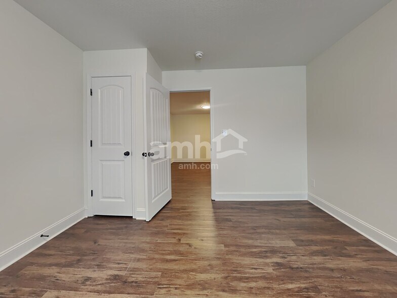 Building Photo - 2768 Silent Springs Ln