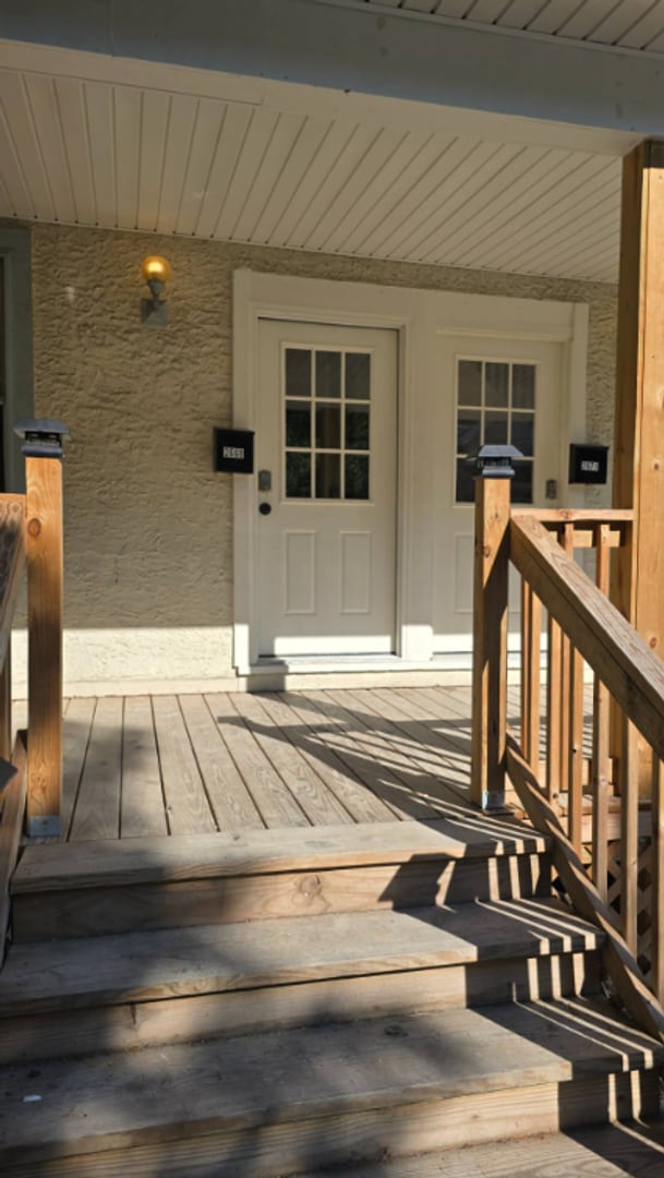 Building Photo - Updated 3 Bedroom Duplex