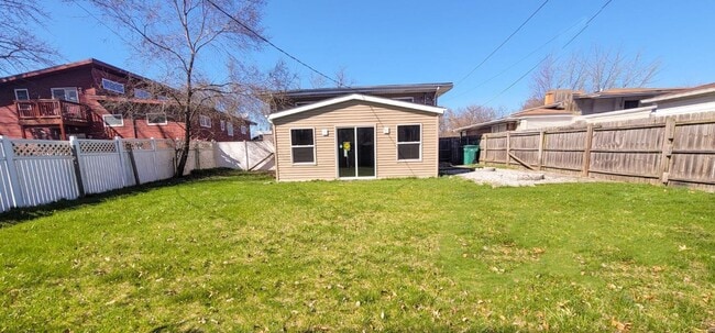 Building Photo - Miller Beach Living FREE Application Fee !
