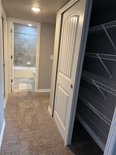 Building Photo - 5383 Homeward Dr