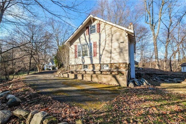 Building Photo - 64 Old Pascack Rd