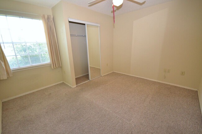 Building Photo - Windsor Park #514