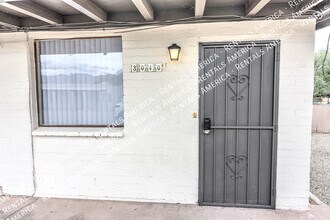 Building Photo - 3040 N Sparkman Blvd