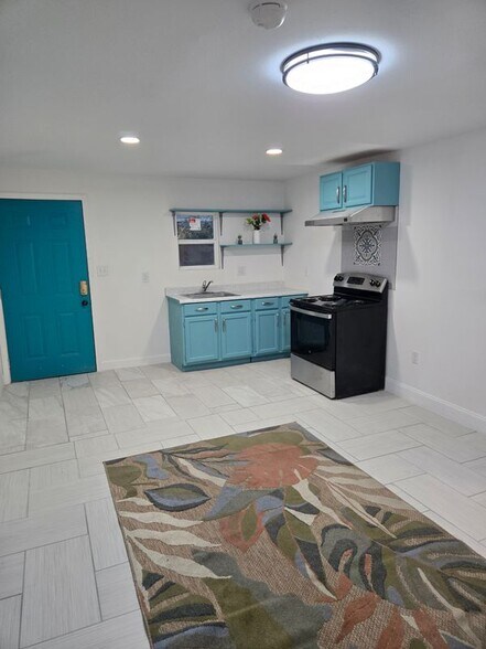 Building Photo - 808 W 27th Ave