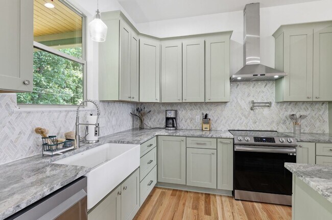 Building Photo - 3556 Cottonwood Ln