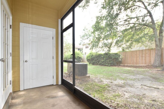 Building Photo - Wood's Edge South Townhouse – 2BR/2BA with Over 1,000 Sq. Ft. | Pet Friendly & Prime Location!