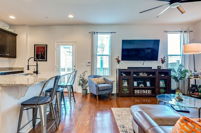 Building Photo - Beautiful 3 Bed, 2/1 Bath Mount Juliet Tow...