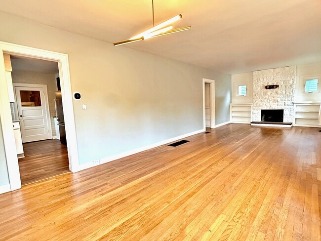 Building Photo - 205 NE Morgan St