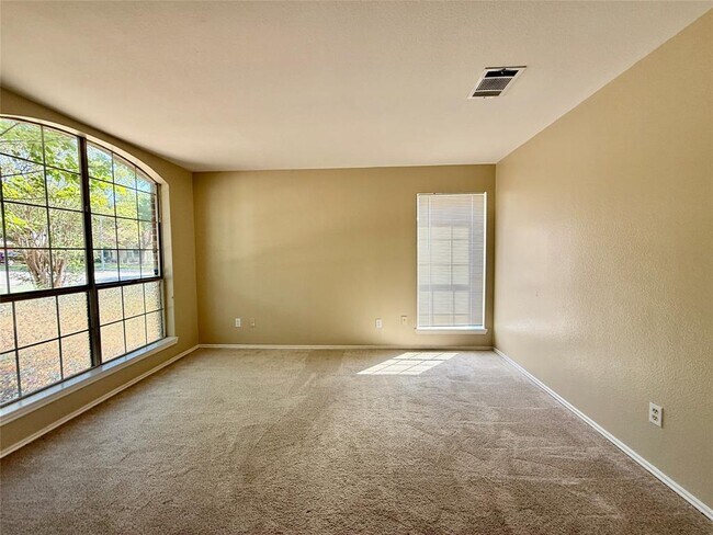 Building Photo - 1531 Arusha St