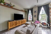 Building Photo - 2022 S Throop St