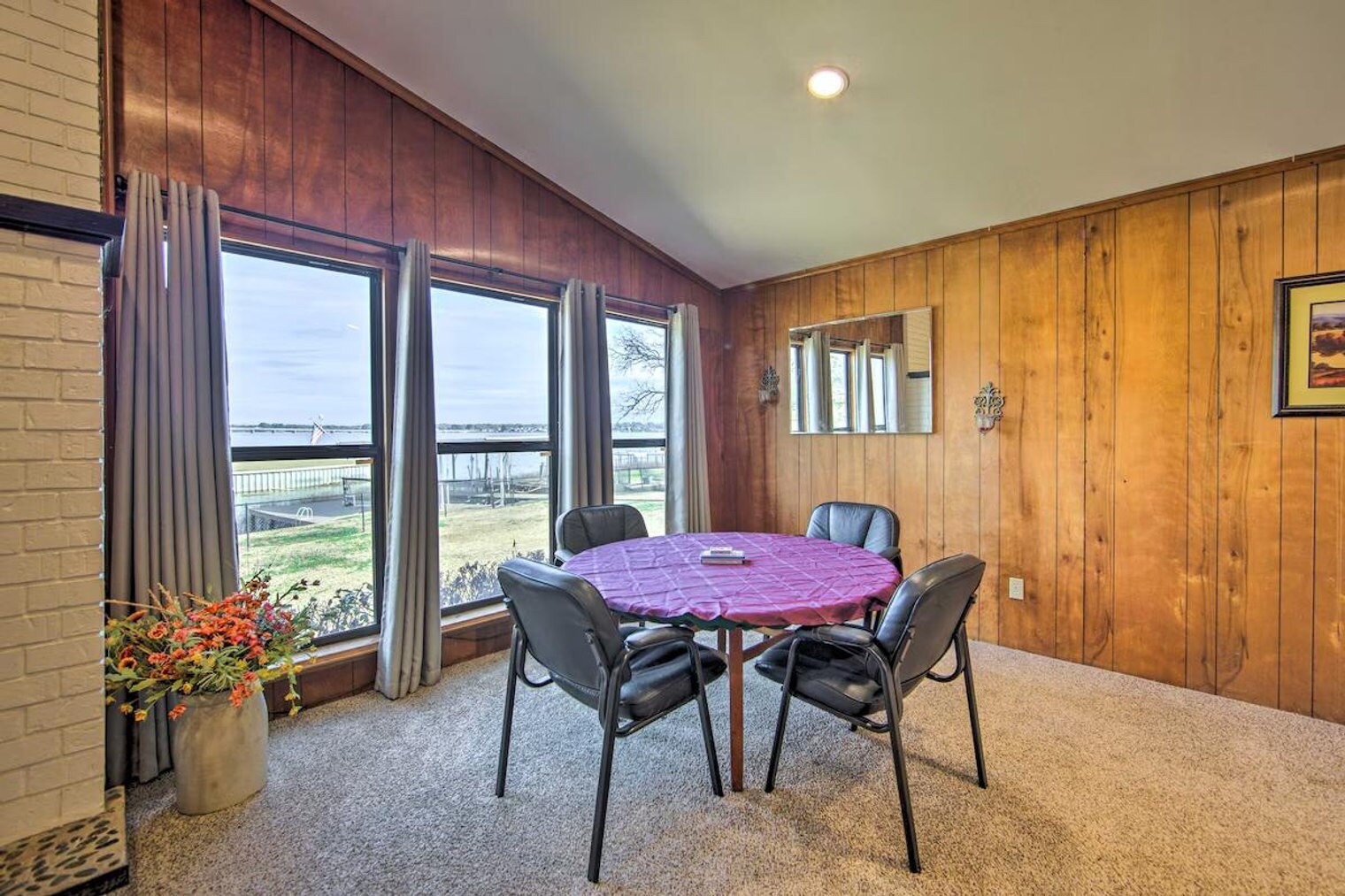 Building Photo - 928 Welch Ln